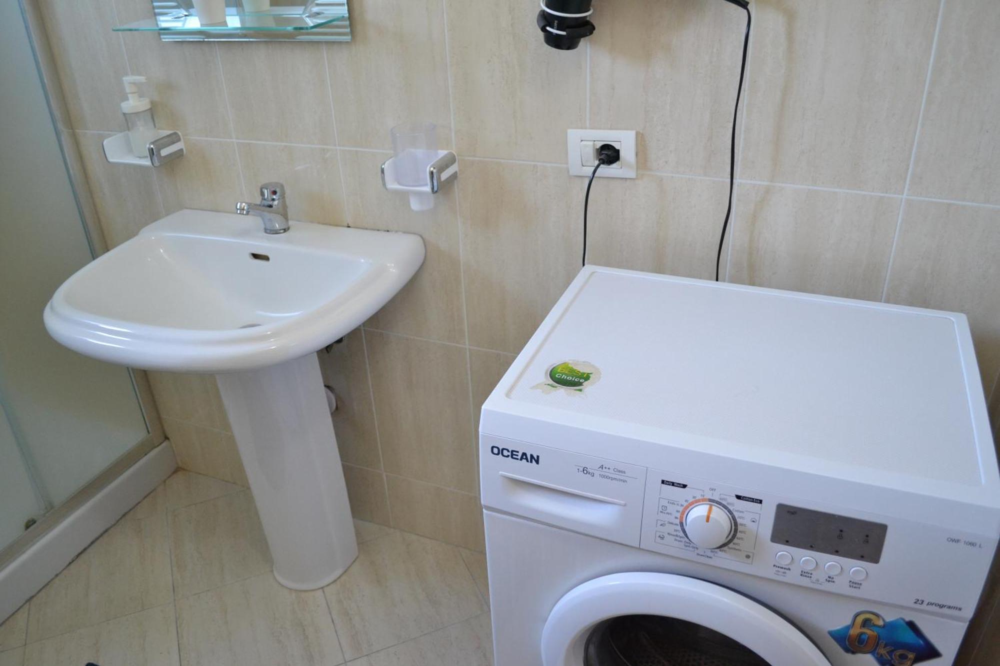 Seaview Gateway 2 Bedrooms Apartment & Garage Vlorë Exteriör bild