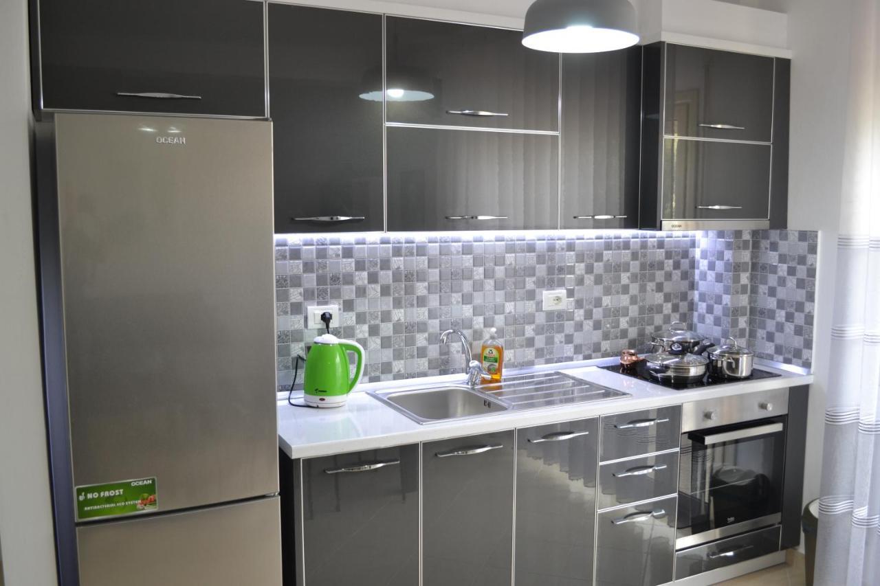 Seaview Gateway 2 Bedrooms Apartment & Garage Vlorë Exteriör bild